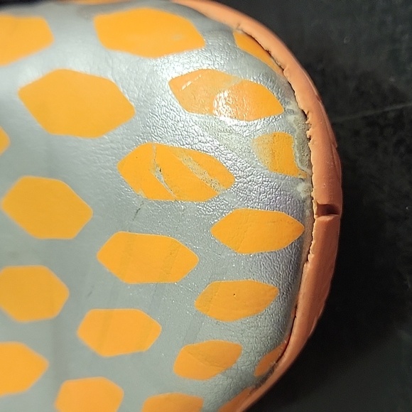 Adidas predito soccer shoe - Picture 3 of 11